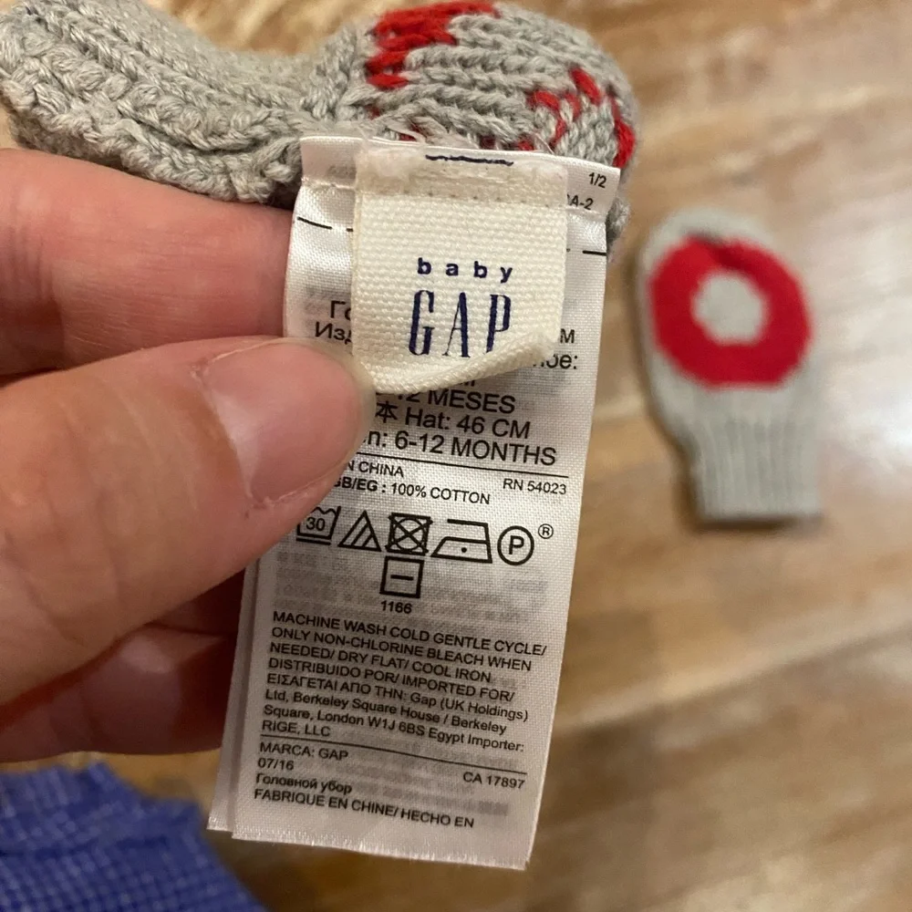 GAP “X and O” 6-12 Month Mittens